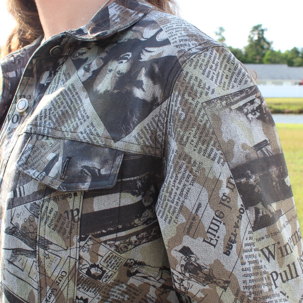 Blazer with Newspaper Pattern - Picture 3 of 6